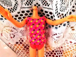1160 1968 BARBIE TWIST N TURN PINK SWIMSUIT MULTI COLOR TOP OR RED TALKING  BOTTOMS